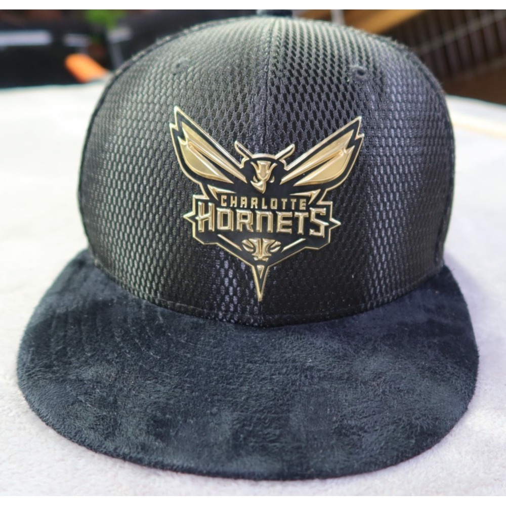 New Era‎ 59Fifty Charlotte Hornets NBA SnapBack Men's Hat Gold Emblem Suede Brim